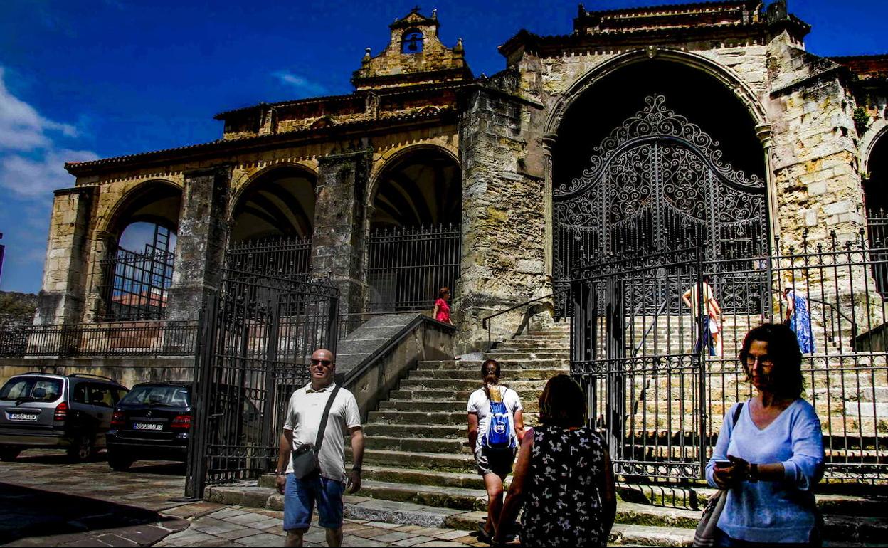 La renovación de la cubierta de la iglesia de Santa María de Laredo comenzará este año