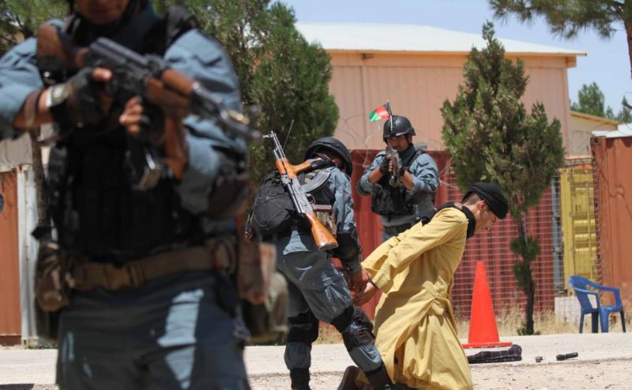 Policías afganos durante una sesión de entrenamiento 