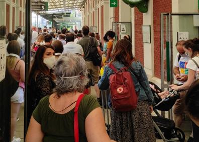 Imagen secundaria 1 - El Alvia Santander-Madrid deja tirados a 167 pasajeros por una nueva avería en la catenaria