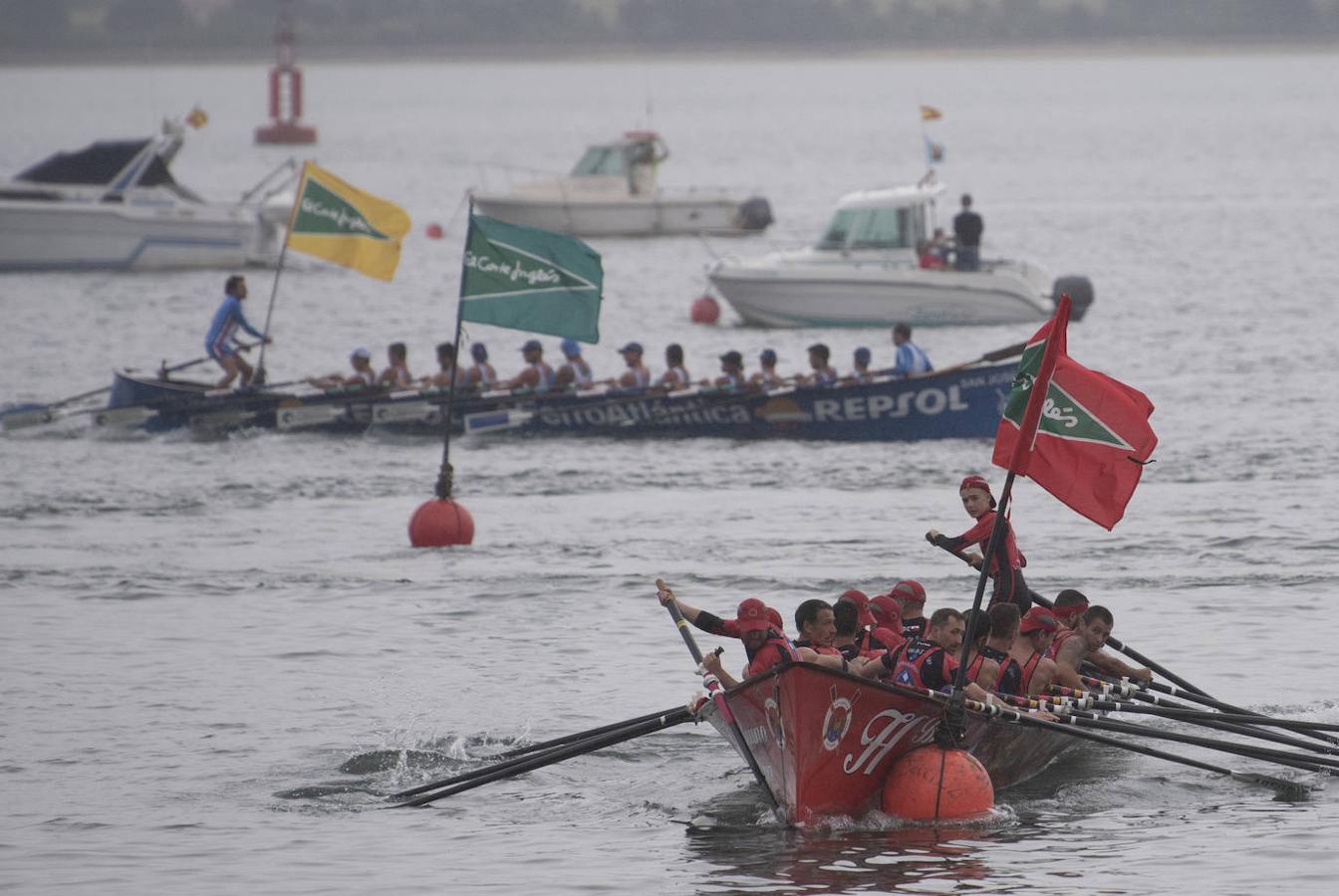 Fotos: Imágenes para una regata bajo la lluvia