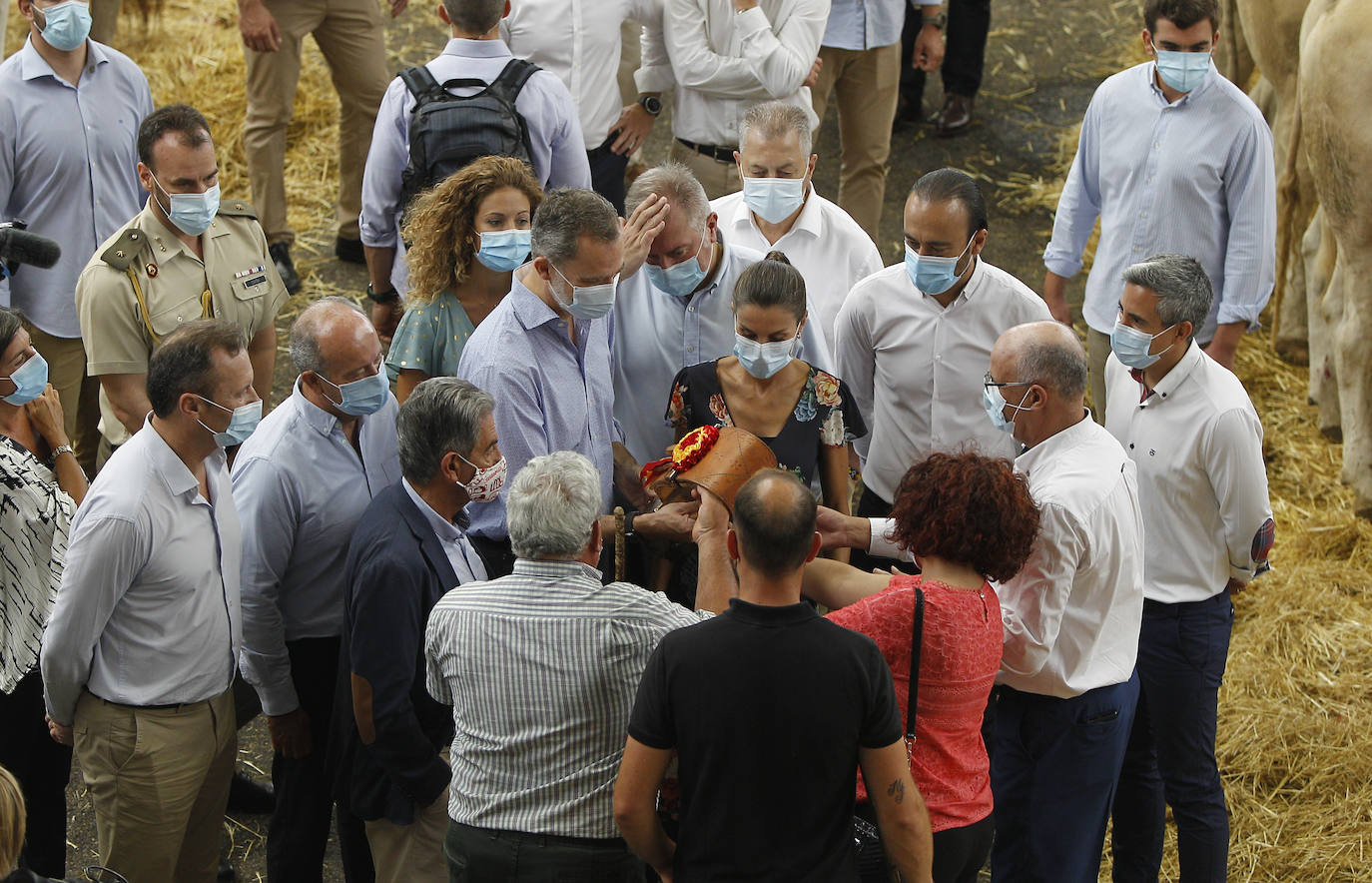 Fotos: Así ha sido la visita de los Reyes de España al Mercado de Ganados de Torrelavega