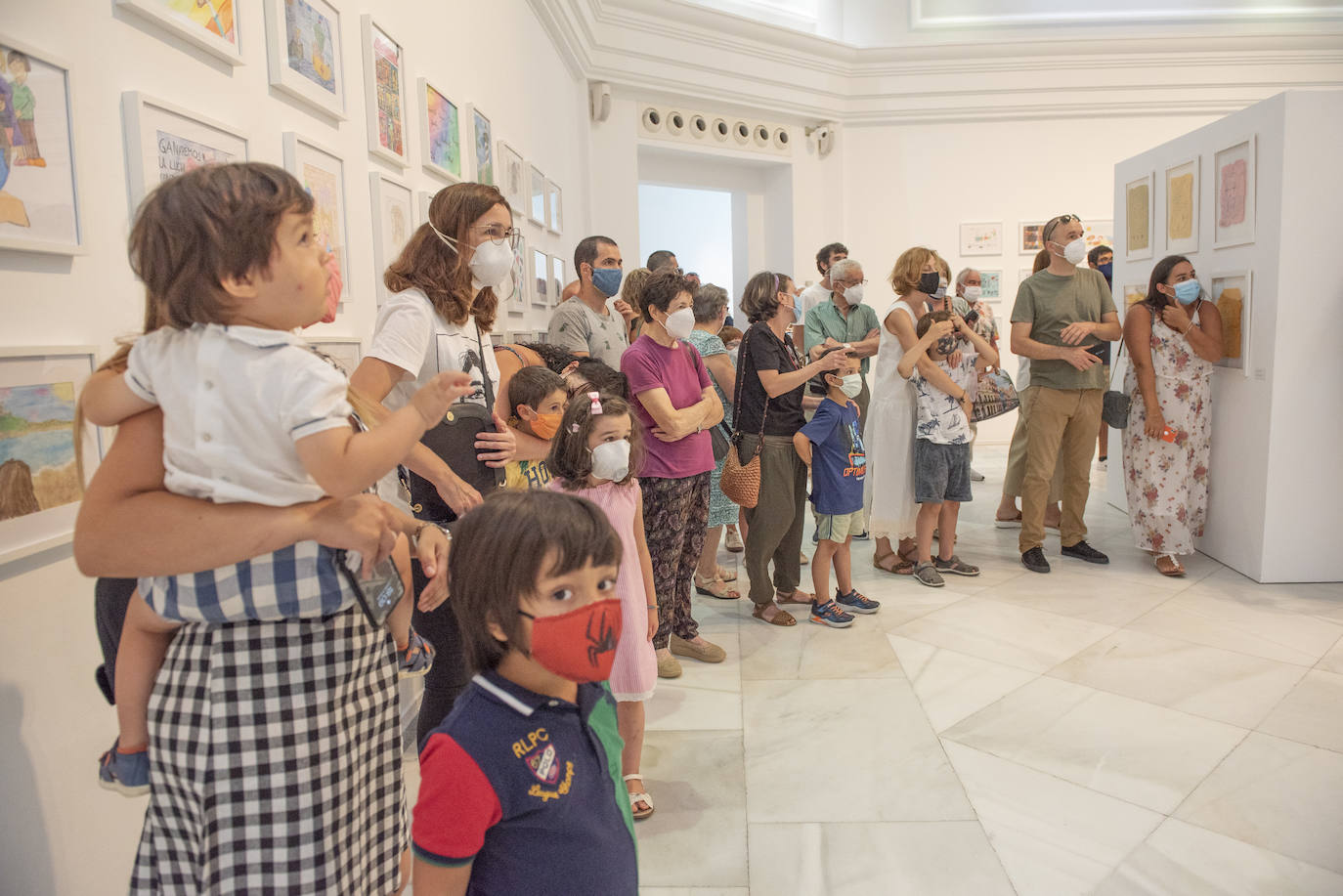 Fotos: El Palacete del Embarcadero acoge &#039;Coloreando Cantabria&#039;, una muestra con dibujos de niños y obras de Okuda