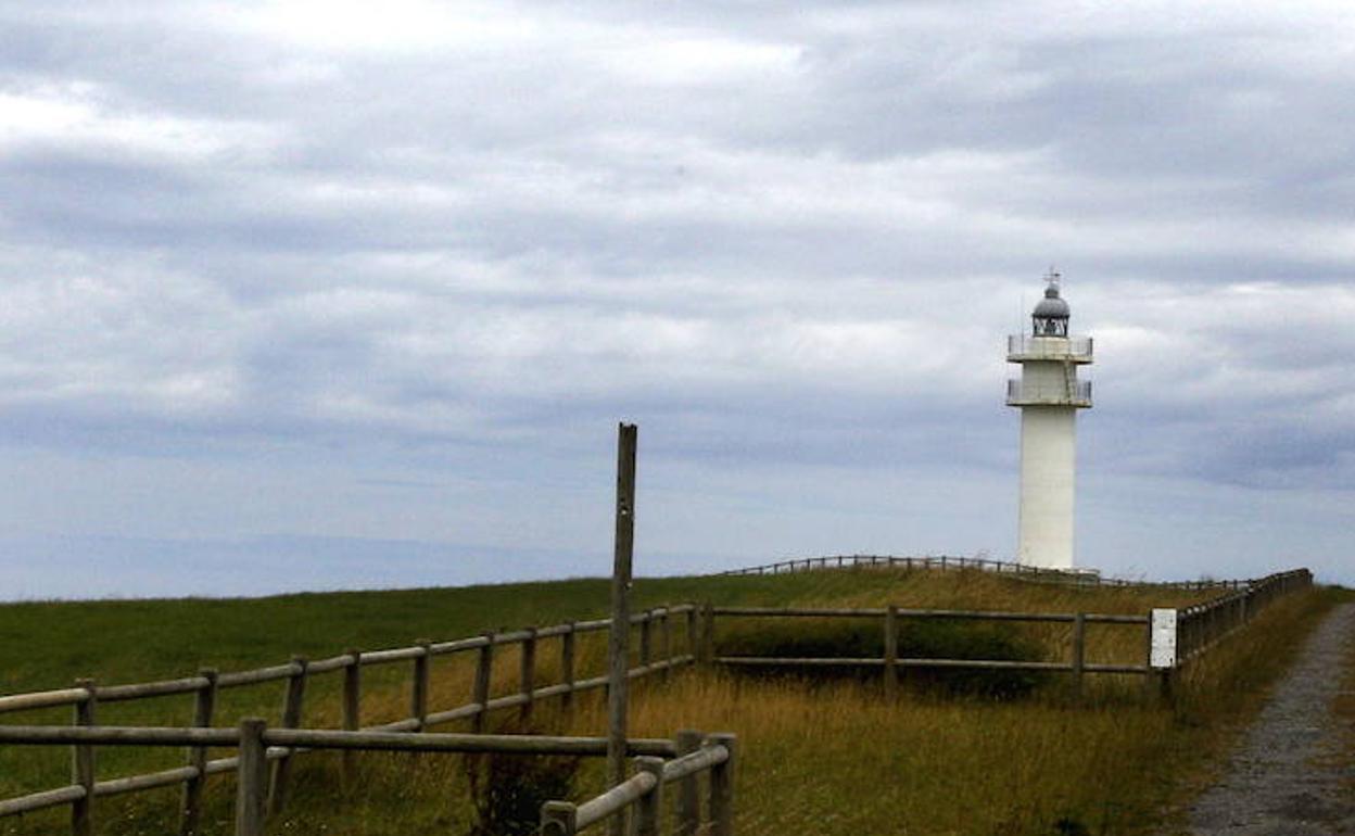 La intervención de Okuda en el Faro de Ajo será temporal tras la decisión del Puerto