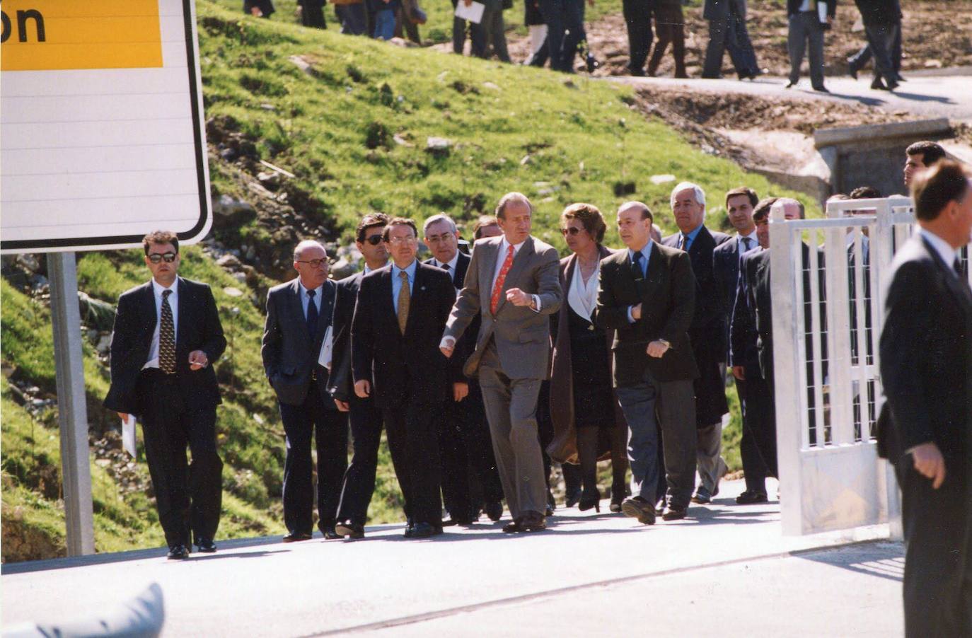 En 1995, Juan Carlos I asistió a la inauguración de la Autovía del Cantábrico.