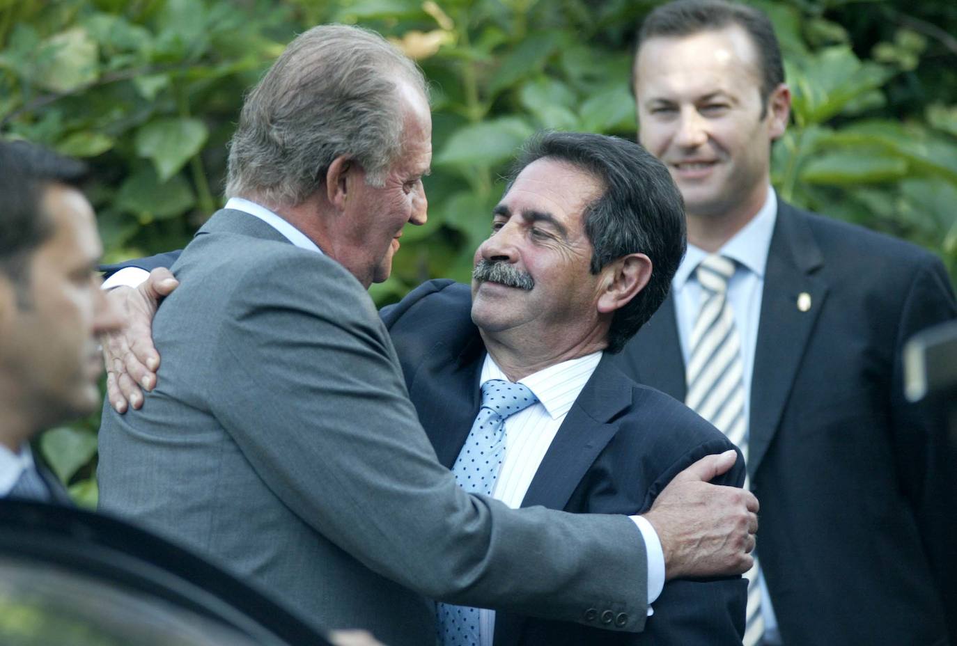 En 2005, el entonces Rey Juan Carlos visitó la fábrica de Nestlé con motivo su centenario. Durante la visita estuvo acompañado por el presidente cántabro, Miguel Angel Revilla; del presidente y director general de Nestlé en España, José Arcas; el director general de Nestlé Europa, Lars Olofsson; y de la entonces ministra de Agricultura, Elena Espinosa.