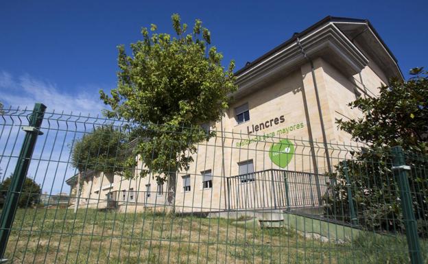 Imagen principal - La residencia de Liencres se blinda y confina a los usuarios en sus habitaciones