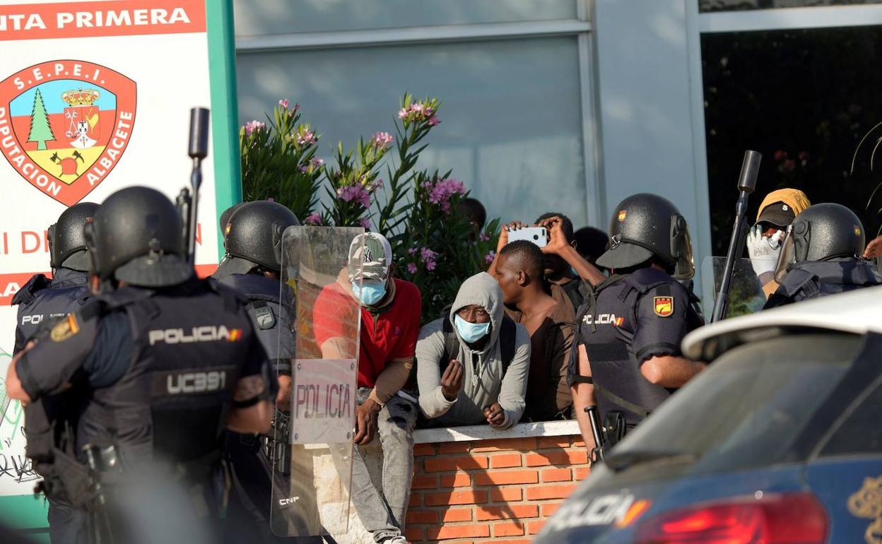 Incidentes entre los inmigrantes y la Policía en Albacete.