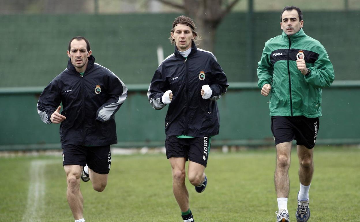 Manuel Ruiz Cueli (a la derecha), en 2008, junto a Pedro Munitis y Smolarek.