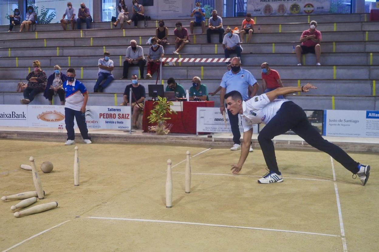 Víctor González lidera el Campeonato Regional con once bolos de ventaja. 