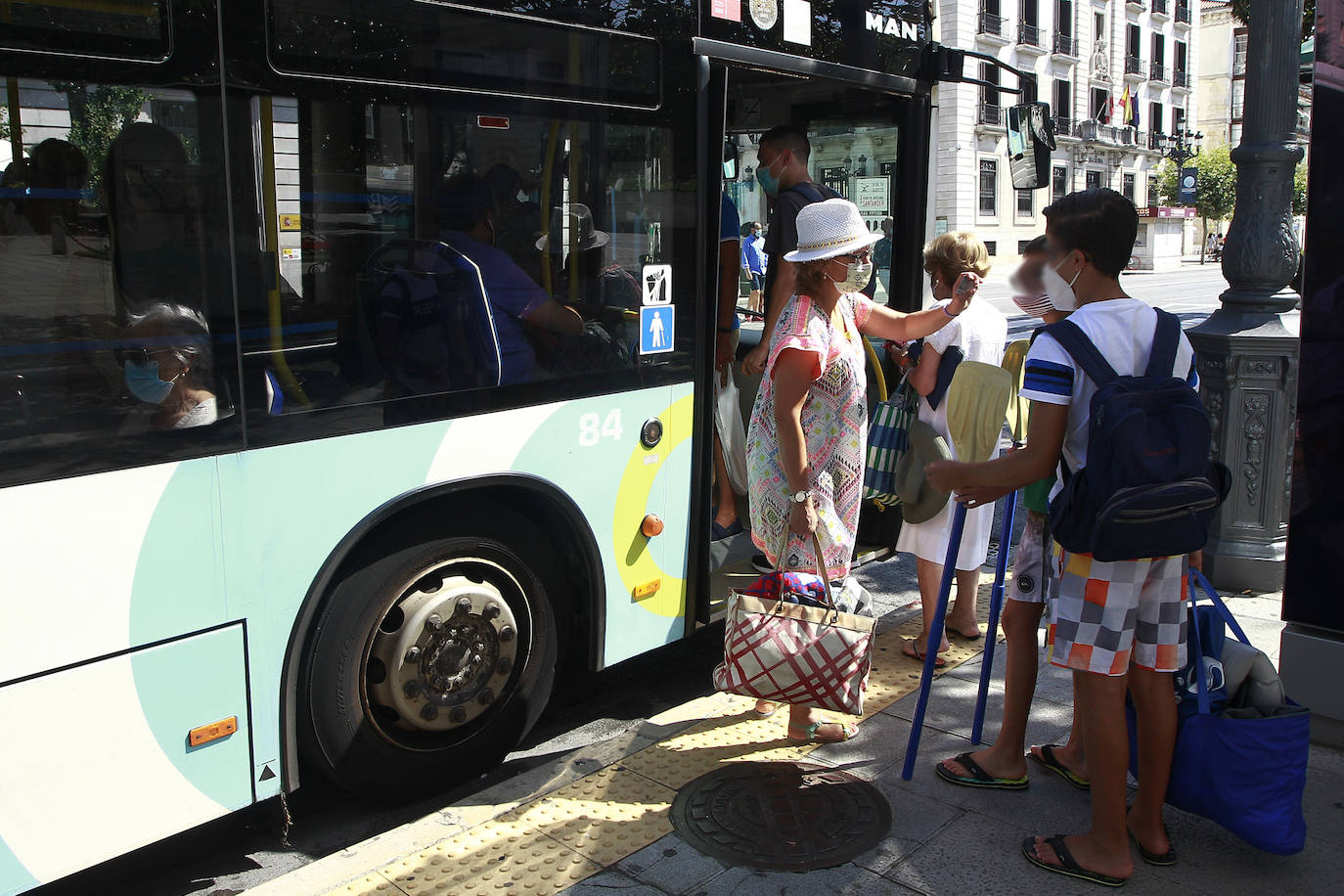 Fotos: Sin colas ni aglomeraciones para ir a las playas de Santander en autobús