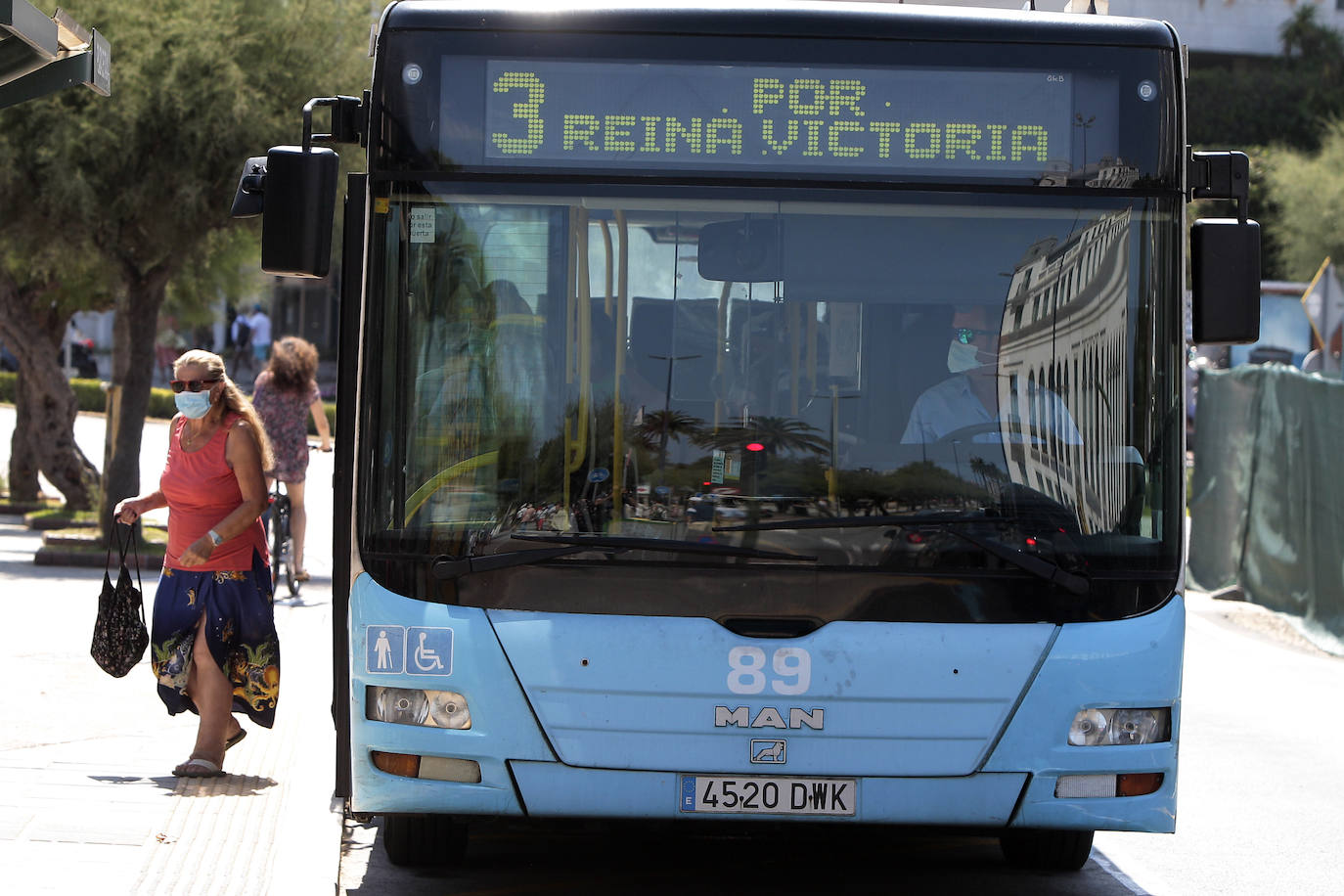 Fotos: Sin colas ni aglomeraciones para ir a las playas de Santander en autobús