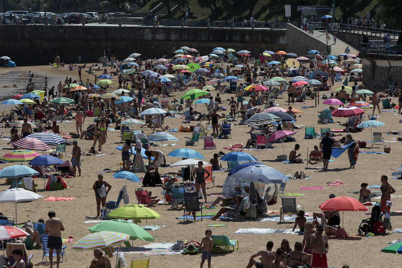 Fotos: Sin colas ni aglomeraciones para ir a las playas de Santander en autobús