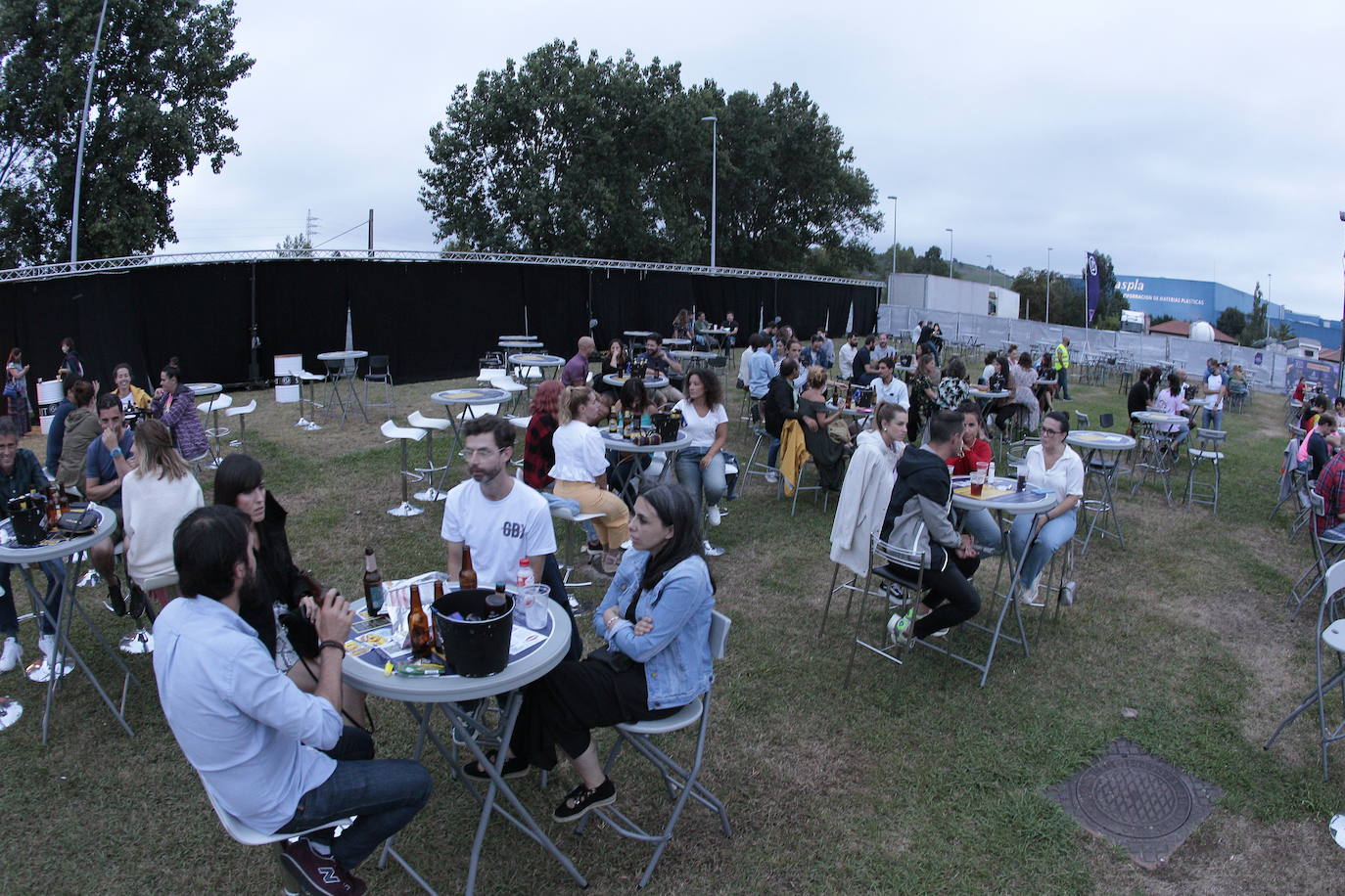 Fotos: Una noche en el sofá de La Habitación Roja en Torrelavega