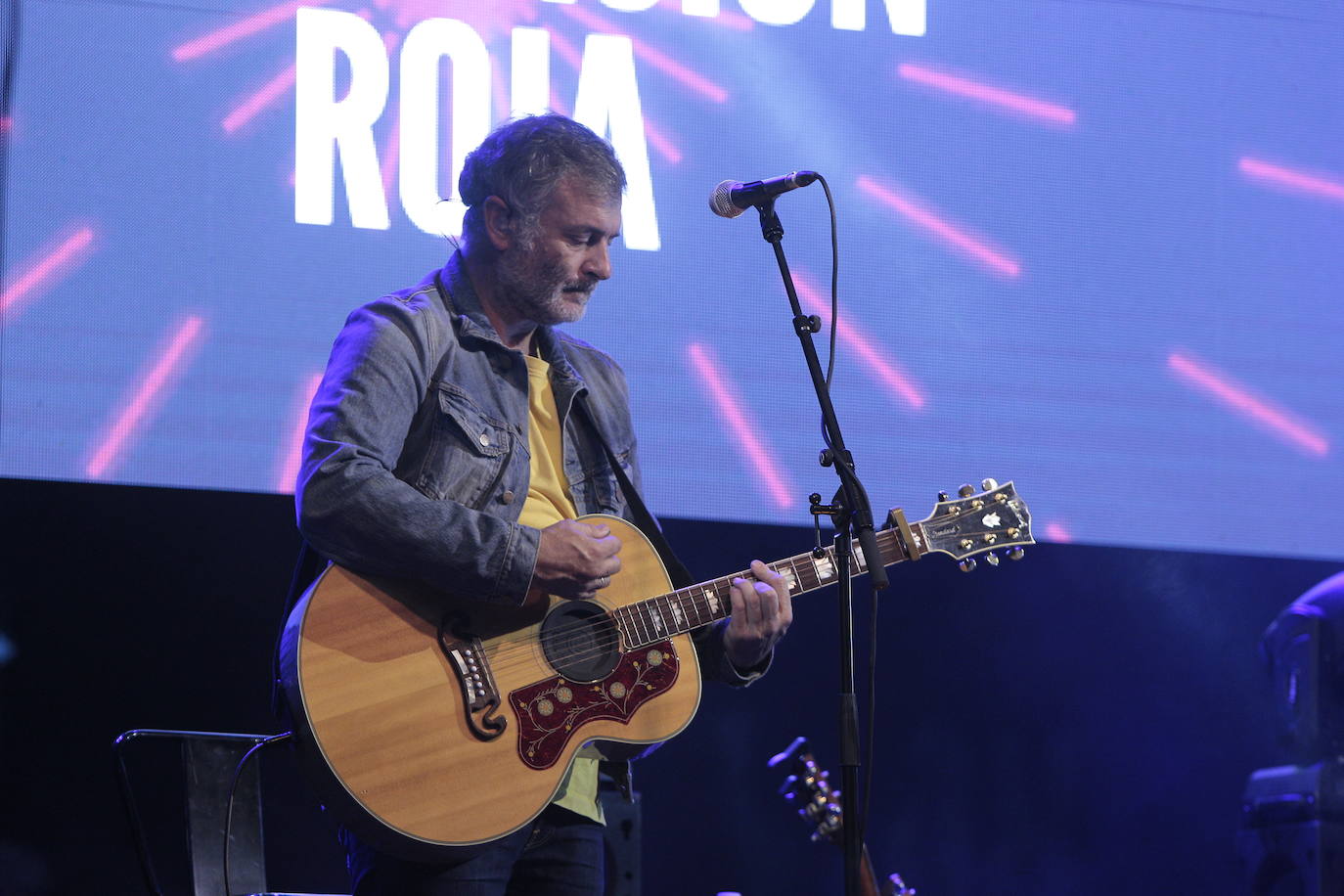 Fotos: Una noche en el sofá de La Habitación Roja en Torrelavega