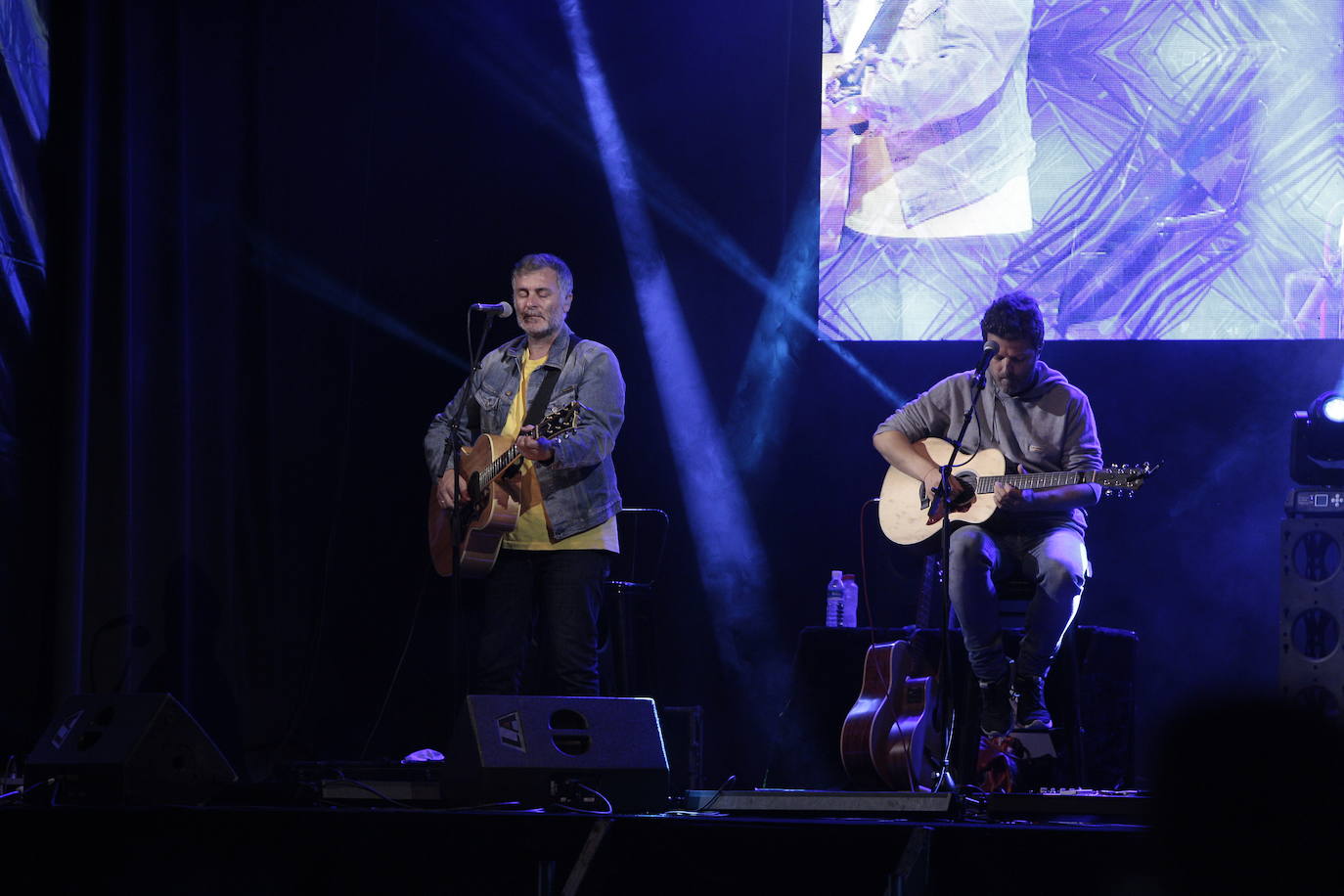 Fotos: Una noche en el sofá de La Habitación Roja en Torrelavega