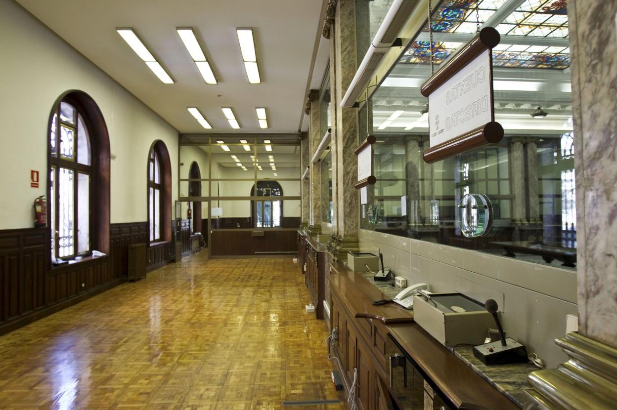 Imagen del interior de la sede del Banco de España en Santander, que albergará el centro asociado al Reina Sofía y el Archivo Lafuente. Javier cotera