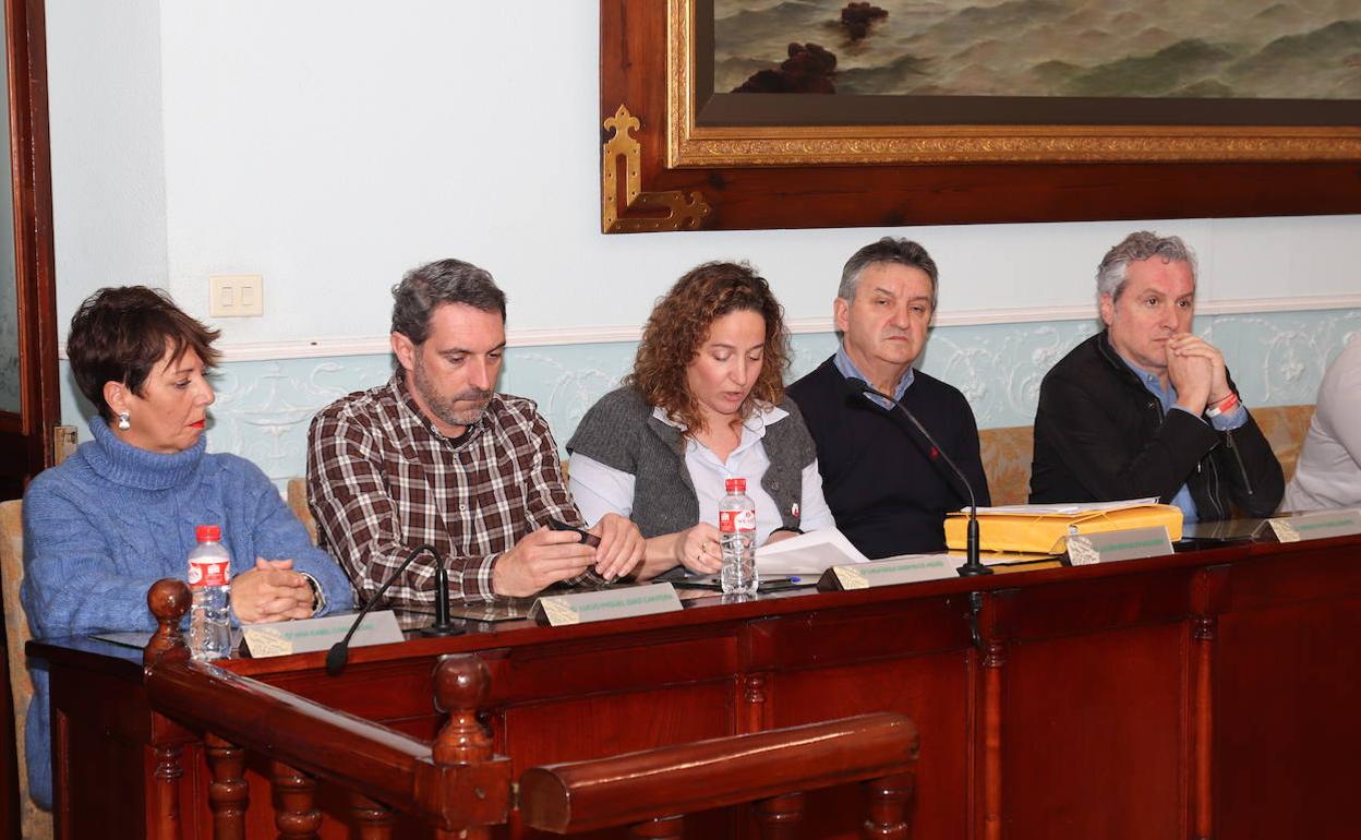 Cinco de los seis concejales del PRC en el Ayuntamiento de Castro.