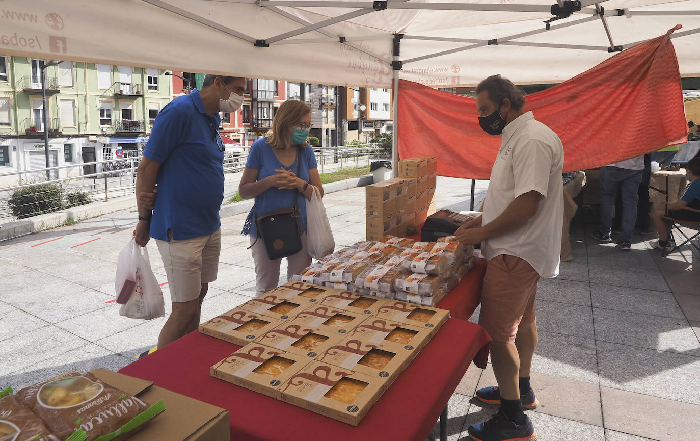 Fotos: II Mercado de Productores Cántabros en la calle Tetuán