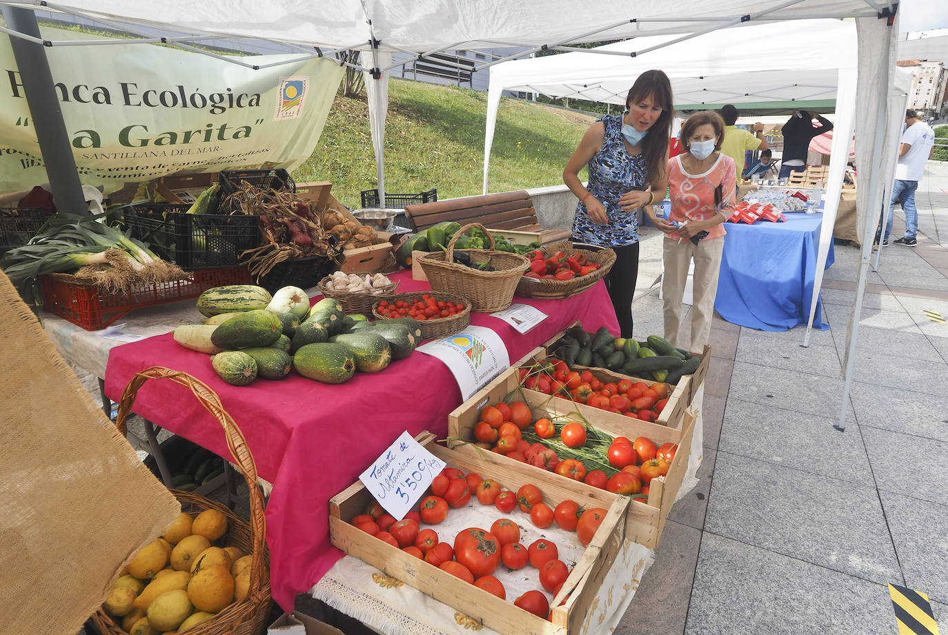 Fotos: II Mercado de Productores Cántabros en la calle Tetuán