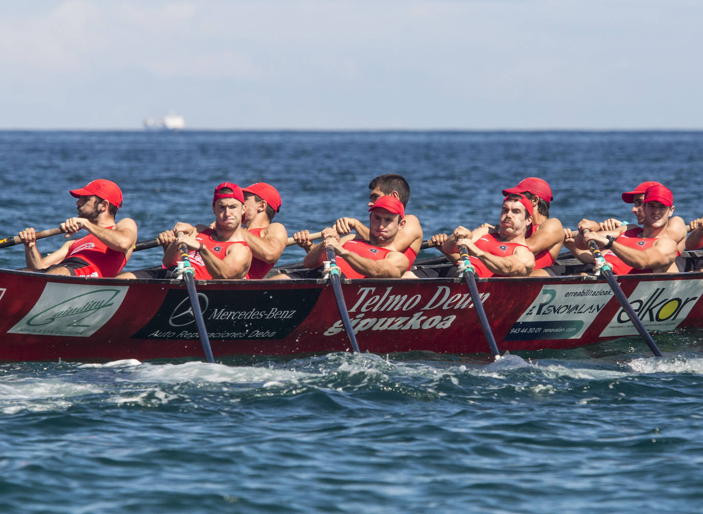 Fotos: &#039;La Pedreñera&#039; se impone en la Bandera Marina de Cudeyo