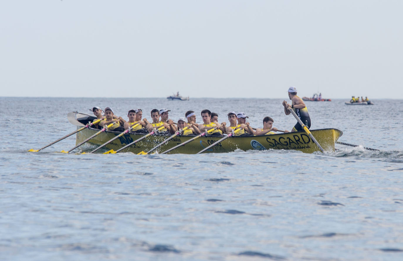 Fotos: &#039;La Pedreñera&#039; se impone en la Bandera Marina de Cudeyo