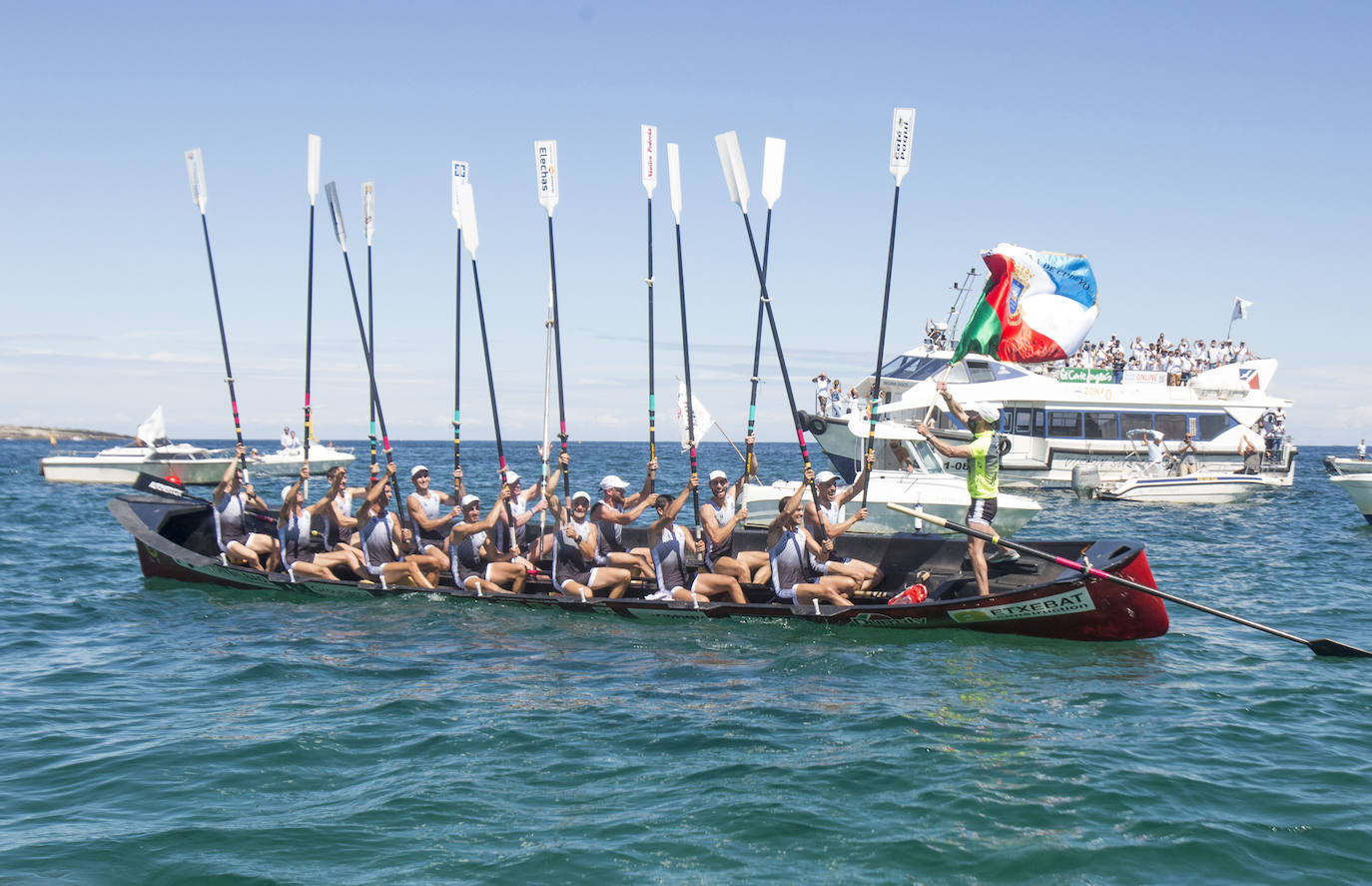 Fotos: &#039;La Pedreñera&#039; se impone en la Bandera Marina de Cudeyo