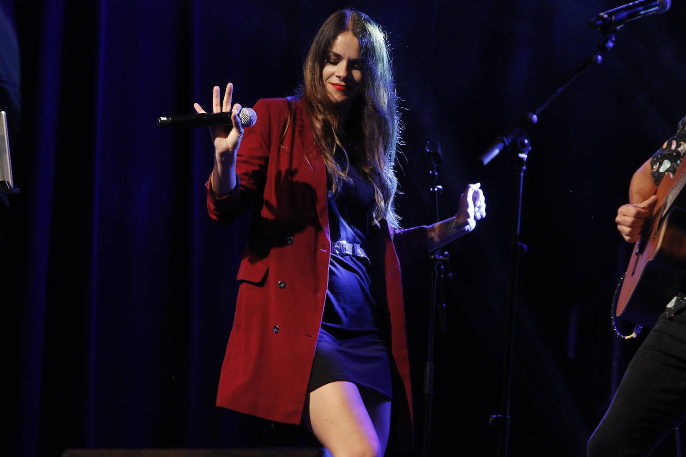 Los artistas locales Fonso Blanco, Abel Revuelta y El artista oportunista (David Van Bylen y Piloshka) actuaron en las fiestas de la Virgen Grande de la ciudad a beneficio de la Asociación Montañesa de Ayuda al Toxicómano