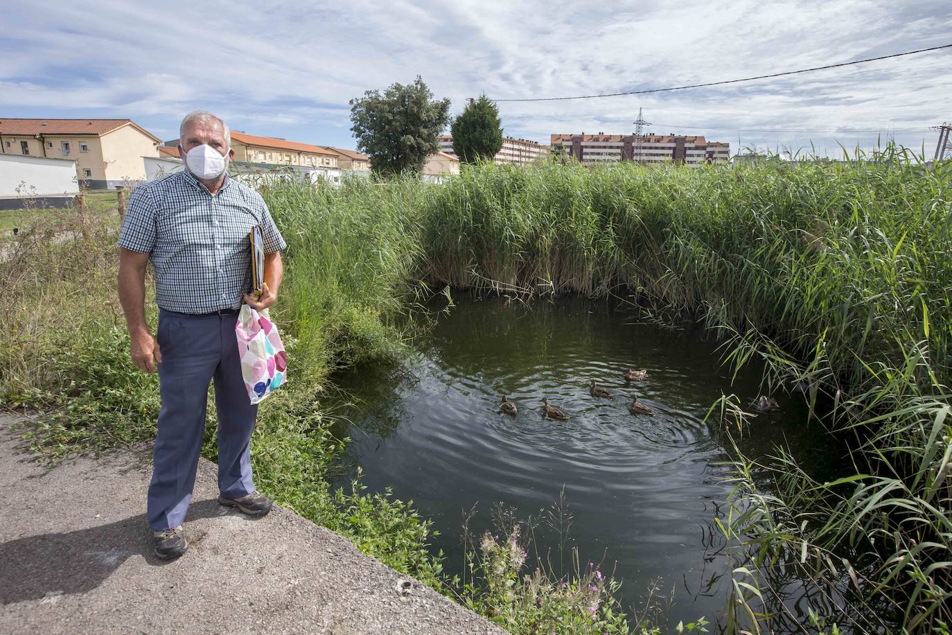 Vecinos de Nueva Montaña lamentan que la estación de bombeo Santiago el Mayor no separe los desechos para evitar que lleguen al agua