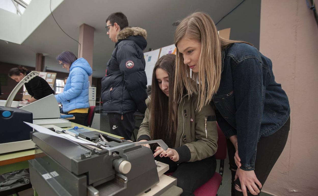 Un 44% de las ofertas de empleo de la región demandan titulación universitaria