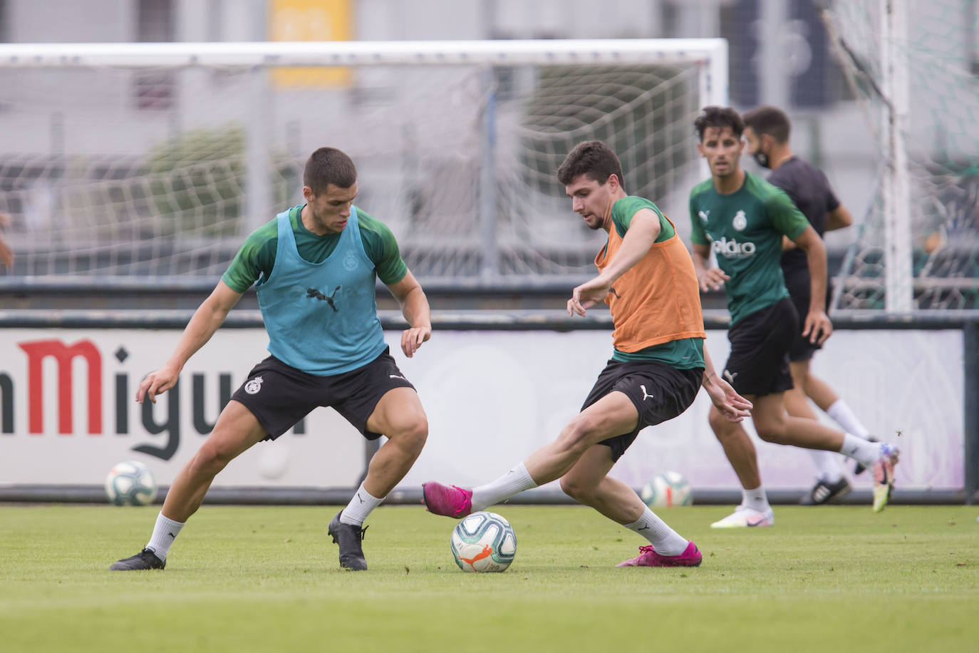 Fotos: El Racing cumple su primer entrenamiento a las órdenes de Javi Rozada