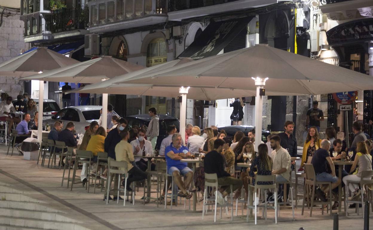 Imagen de archivo de una terraza de un establecimiento de ocio nocturno ubicado en la plaza de Cañadío.