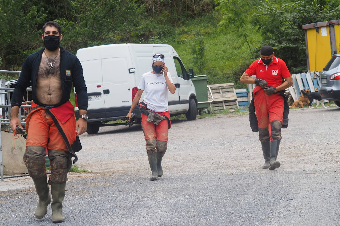 Los Tédax de la Guardia Civil recibieron la llamada de alerta de un grupo de espeleólogos que examinaban una gruta inexplorada cercana a Coventosa 