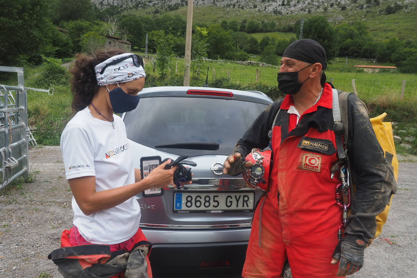 Los Tédax de la Guardia Civil recibieron la llamada de alerta de un grupo de espeleólogos que examinaban una gruta inexplorada cercana a Coventosa 