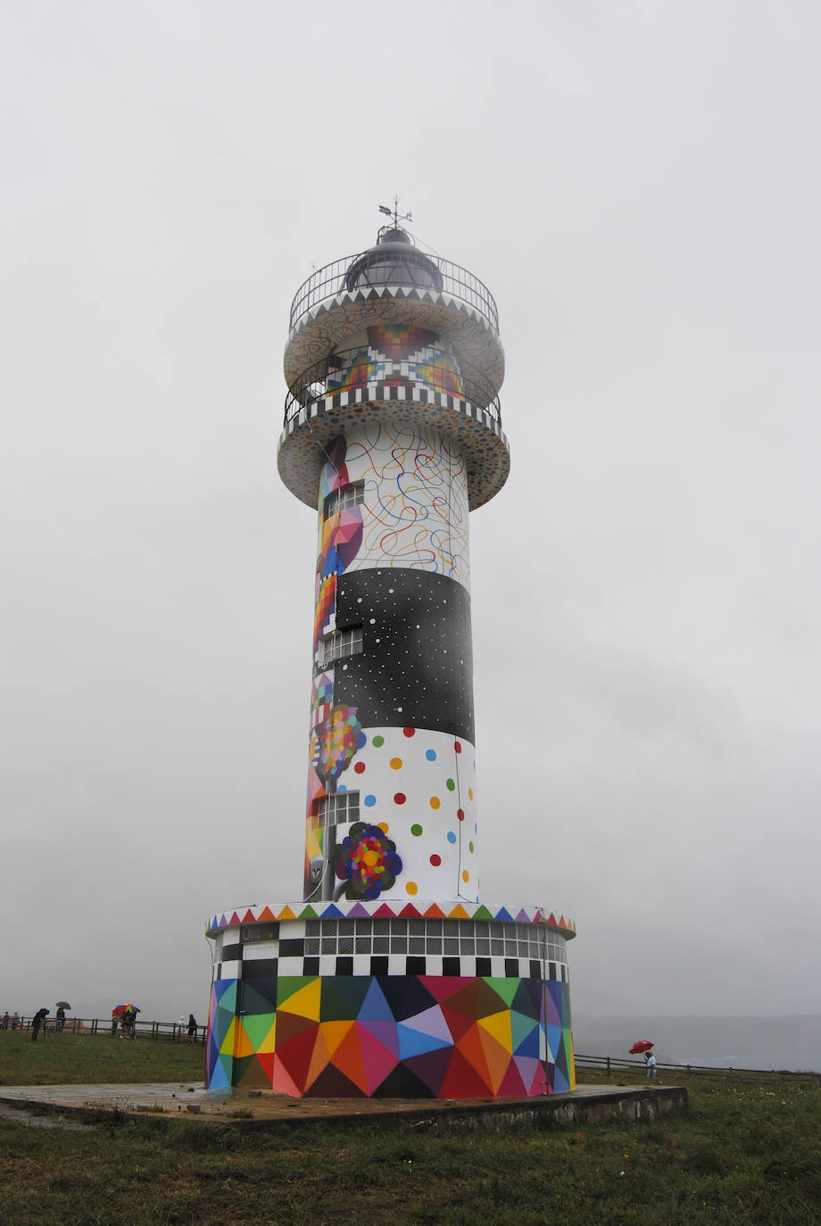 Fotos: Inauguración del faro de Ajo con la intervención de Okuda