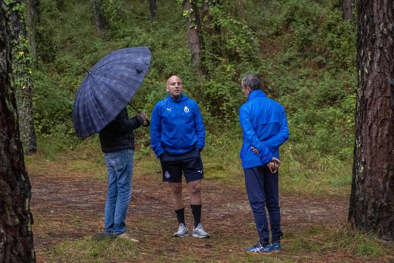 El Racing completó bajo un fuerte aguacero una exigente sesión de entrenamiento en los pinares de Liencres comandada por los preparadores físicos.