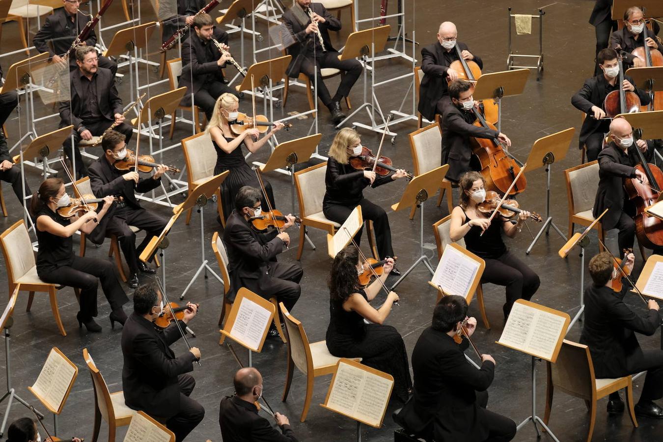 La Orquesta Nacional de España, dirigida por Jaime Martín, ha protagonizado el concierto de clausura del FIS en la Sala Argenta interpretando a Beethoven. 