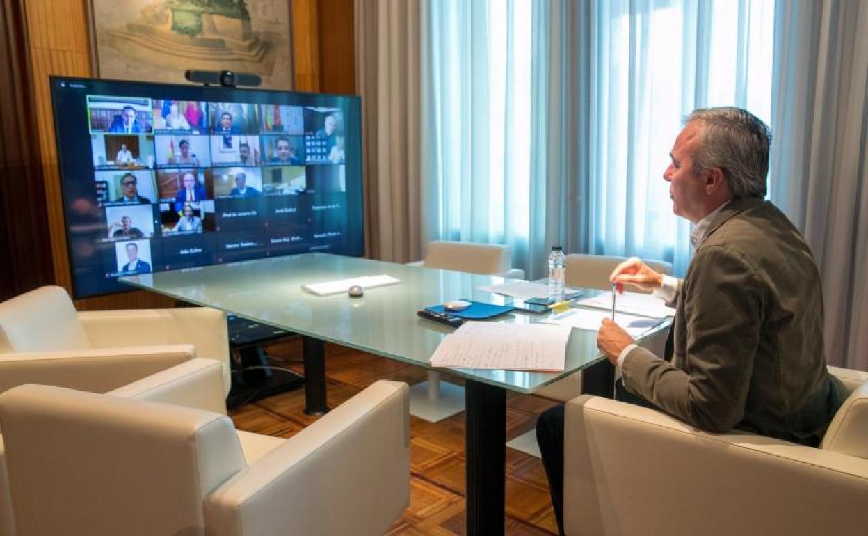 Jorge Azcón, alcalde de Zaragoza, en la videoconferencia de los 31 regidores celebrada esta semana 