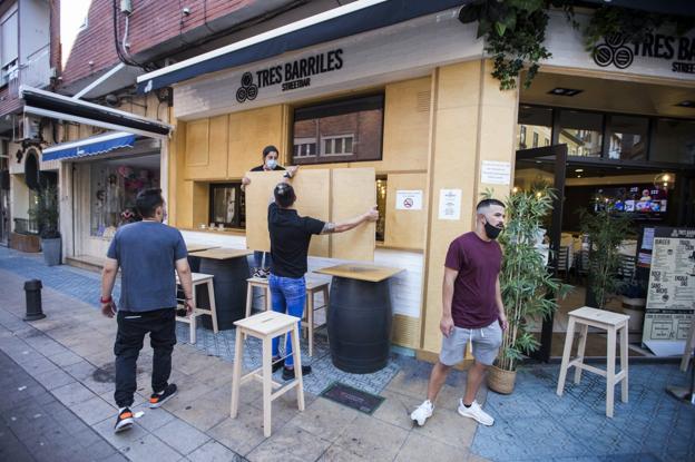 Los vecinos de Santoña se lamentan: «Esto ya se veía venir»