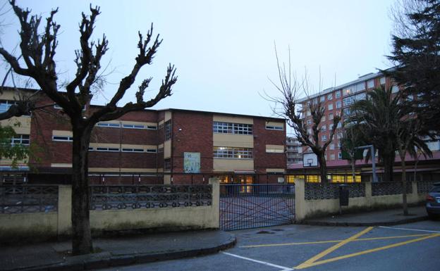 Los directores de los cinco centros educativos de Santoña se plantan y no abrirán el próximo lunes