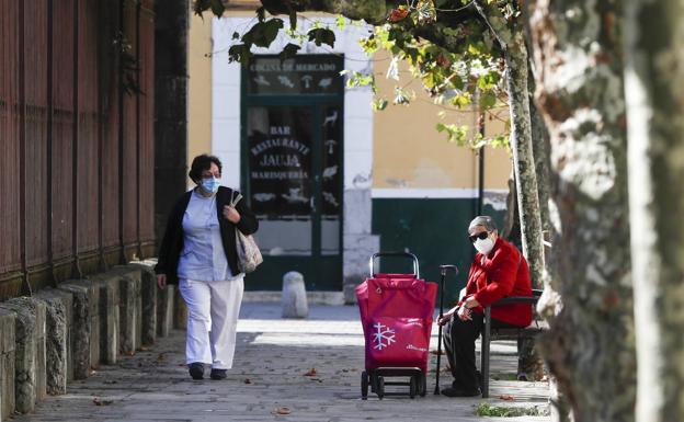 Sanidad avisa a los municipios con altas tasas para evitar nuevos confinamientos