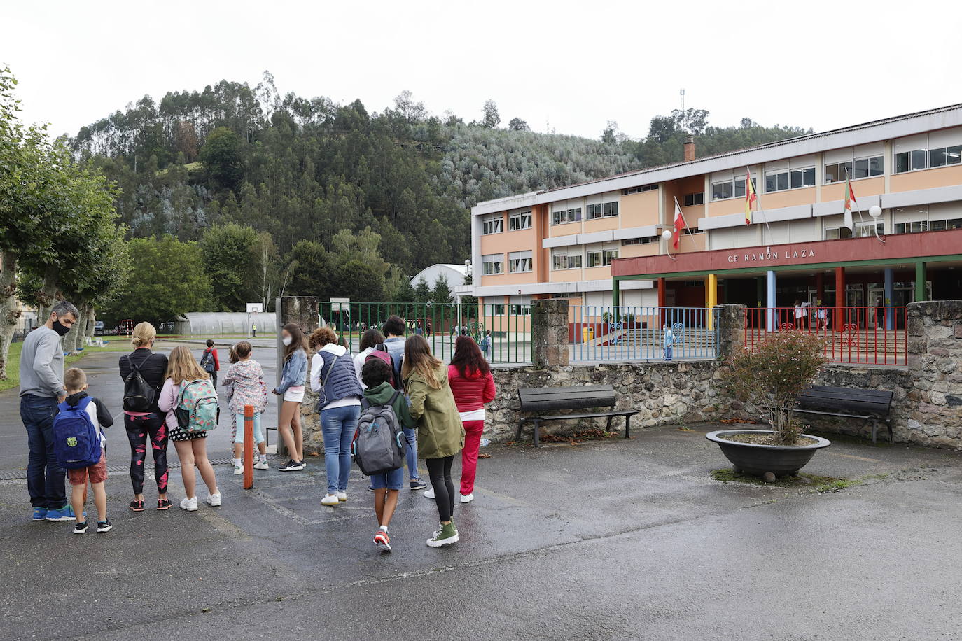 Imágenes de la 'vuelta al cole' en Cabezón de la Sal.