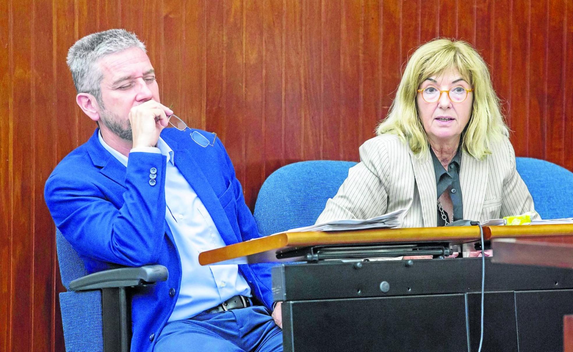 Javier Ceruti y María Luisa Sanjuán en una imagen de un pleno de agosto de 2019. 