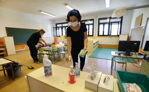  CEIP Manuel Llano (Terán):  Una de las principales reivindicaciones del profesorado era que el horario (habitualmente, de mañana y tarde) fuese continuo «para reducir por seguridad las horas que los alumnos pasan en el centro». Al final, lo han conseguido. La semana previa al inicio, han aprovechado para desinfectar todo el material. 