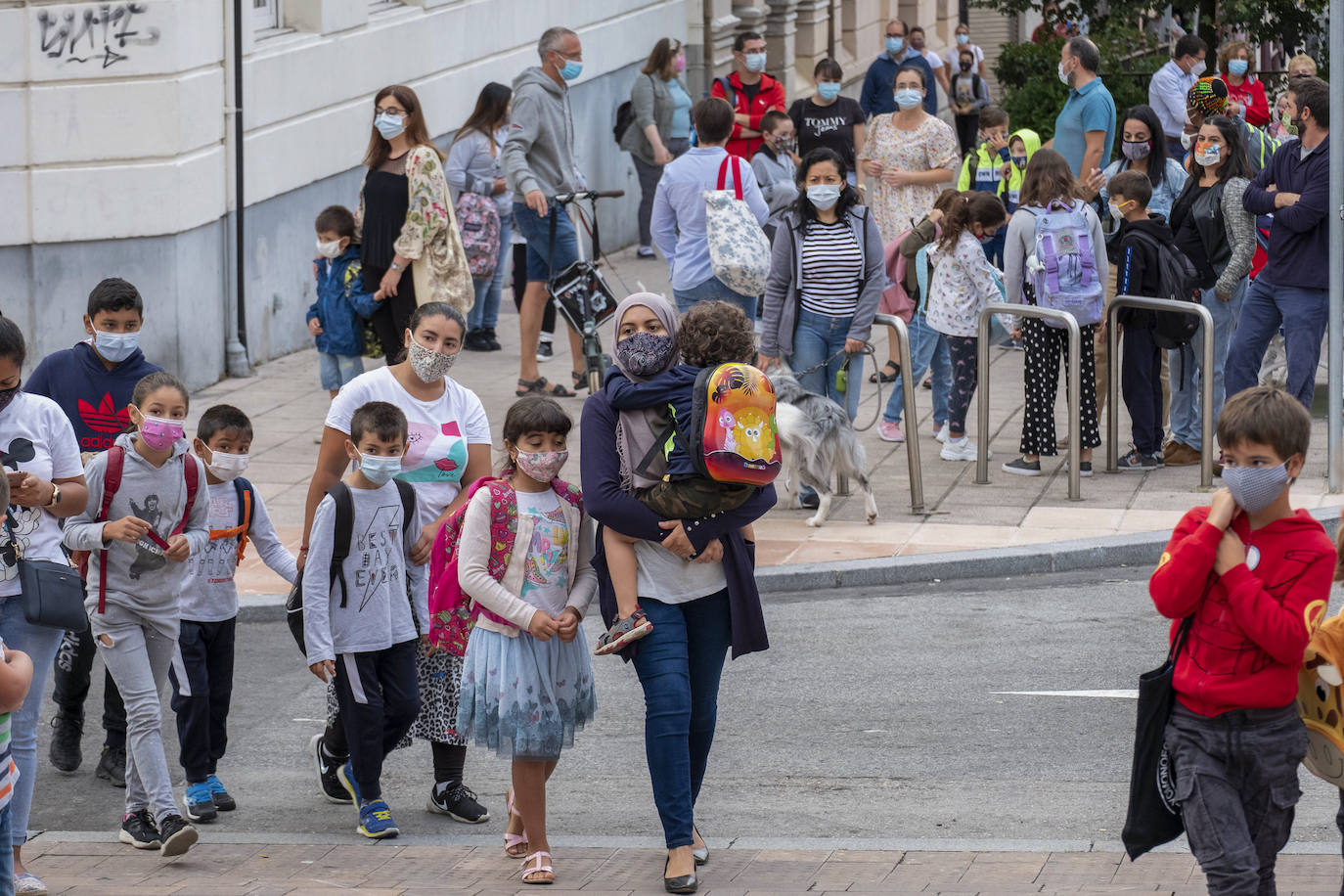 Imágenes de la 'vuelta al cole' en el CEIP Magallanes, en Santander,