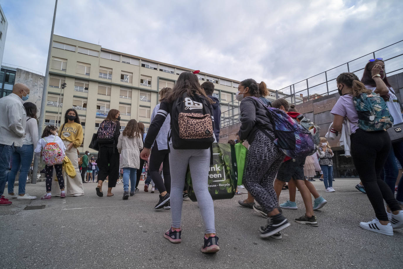 Imágenes de la 'vuelta al cole' en el CEIP Magallanes, en Santander,