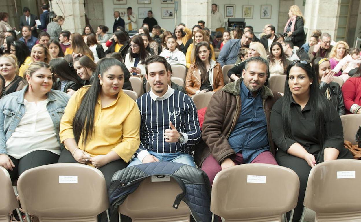 Asistentes al acto del Día Internacional del Pueblo Gitano, el año pasado en el Parlamento de Cantabria.