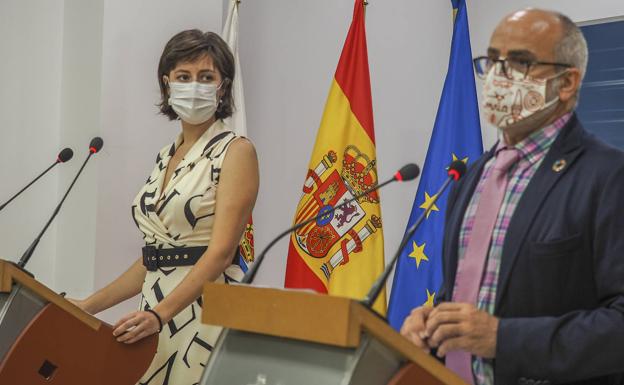 Paloma Navas y Miguel Rodríguez, durante su comparecencia.