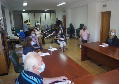 Imagen secundaria 1 - La regionalista Esther Gómez toma el relevo al frente del Ayuntamiento de Valle de Villaverde