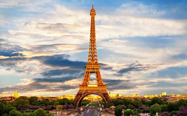 La icónica Torre Eiffel en París.