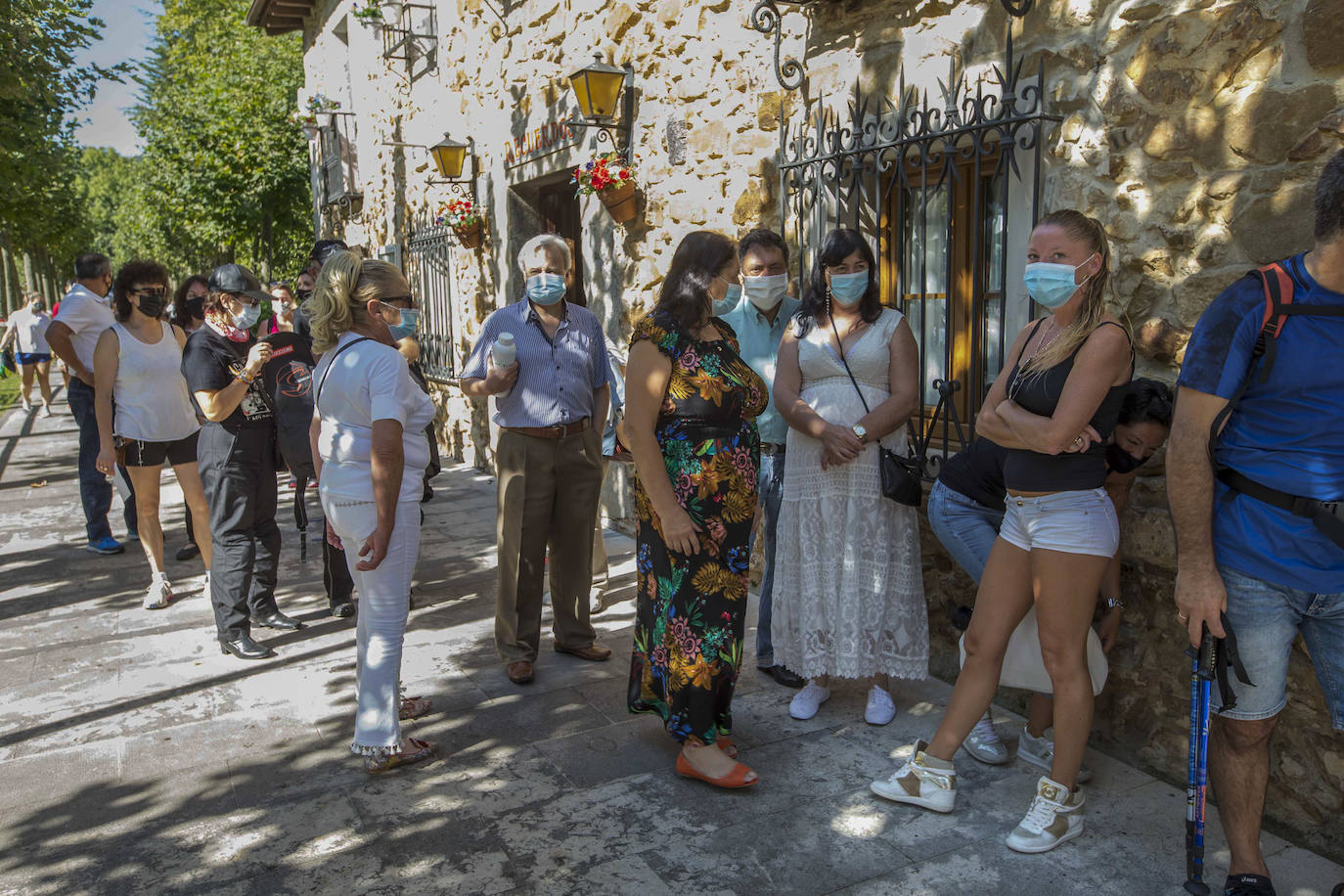 La celebración de la Bien Aparecida ha sido distinta en el santuario de Hoz de Marrón, con restricciones, medidas de seguridad y aforos limitados, pero no vacía de fieles, que han acudido en mayor número del esperado.